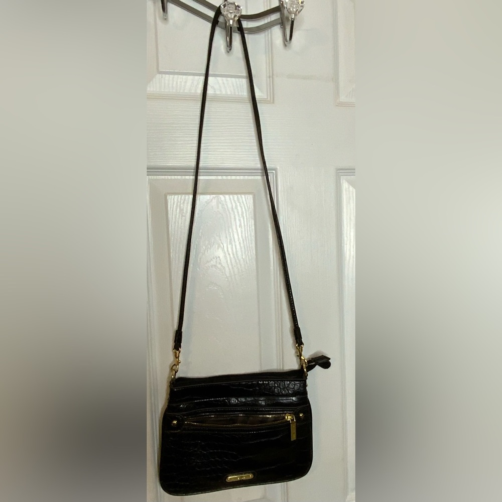Anne Klein Black Crossbody bag. It has top opening & a zipper front & slot back